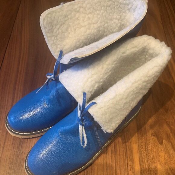 Boots, never worn, sz 7, faux leather and shearling, bright blue - Picture 4 of 16